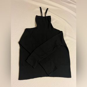 Universal thread sweater size m